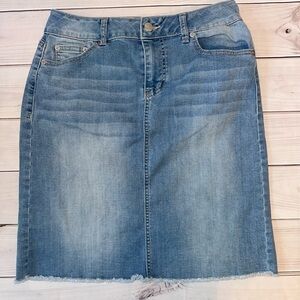 West Sport denim skirt in a size 2 
Spring Summer Office Church Dressy Casual✨